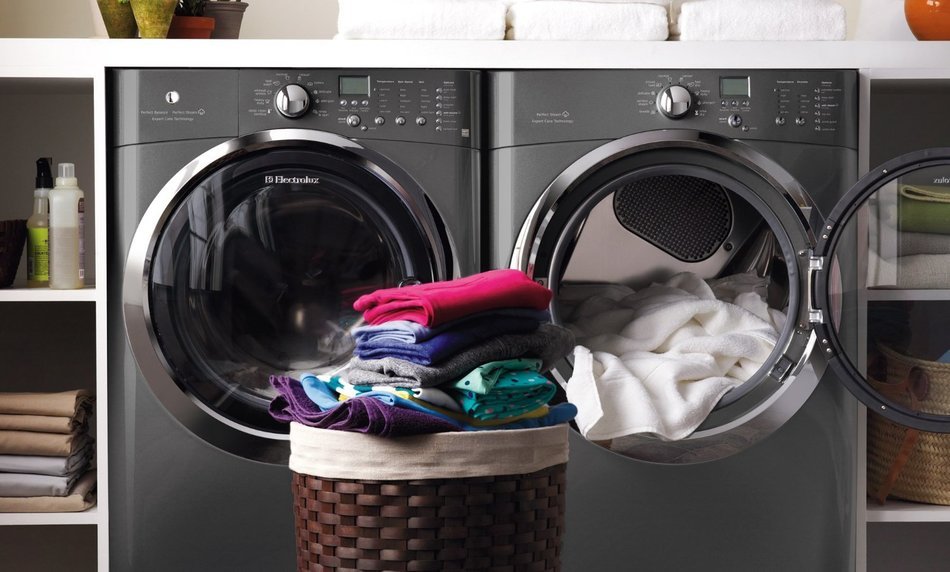 Electrolux Laundry Bundle | Electrolux EIFLS60LT Washer & Electrolux EIMGD60LT Gas Dryer - Titanium