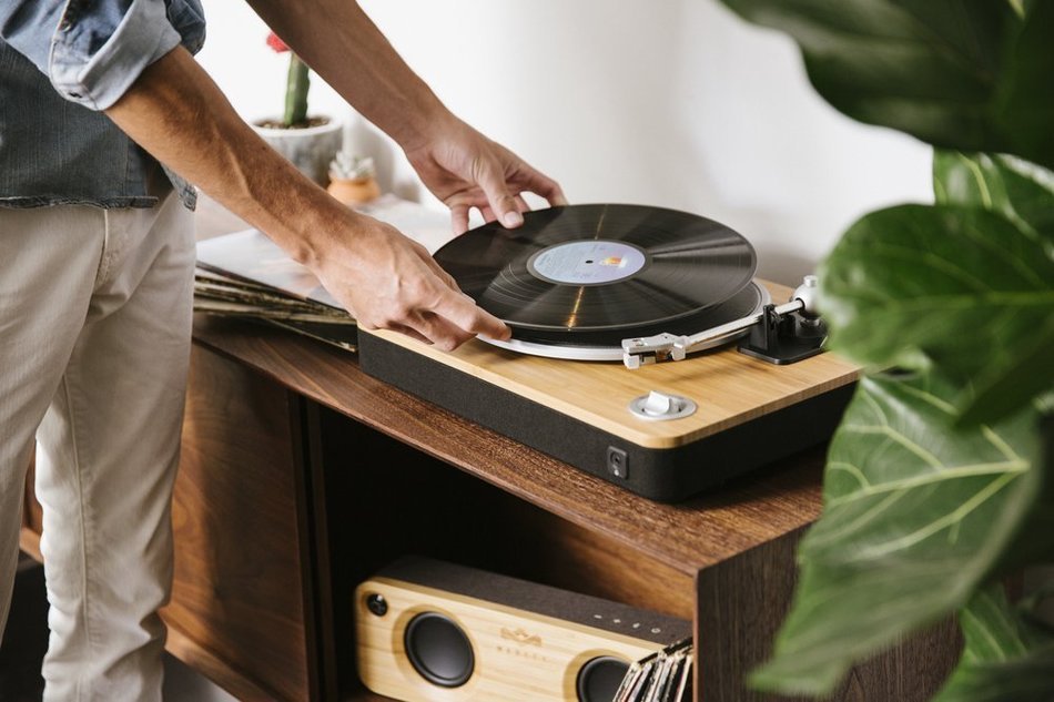 House of Marley Stir It Up Turntable with bonus Bob Marley Legend Album, Signature Black (EM-JT000RC-SB) N9