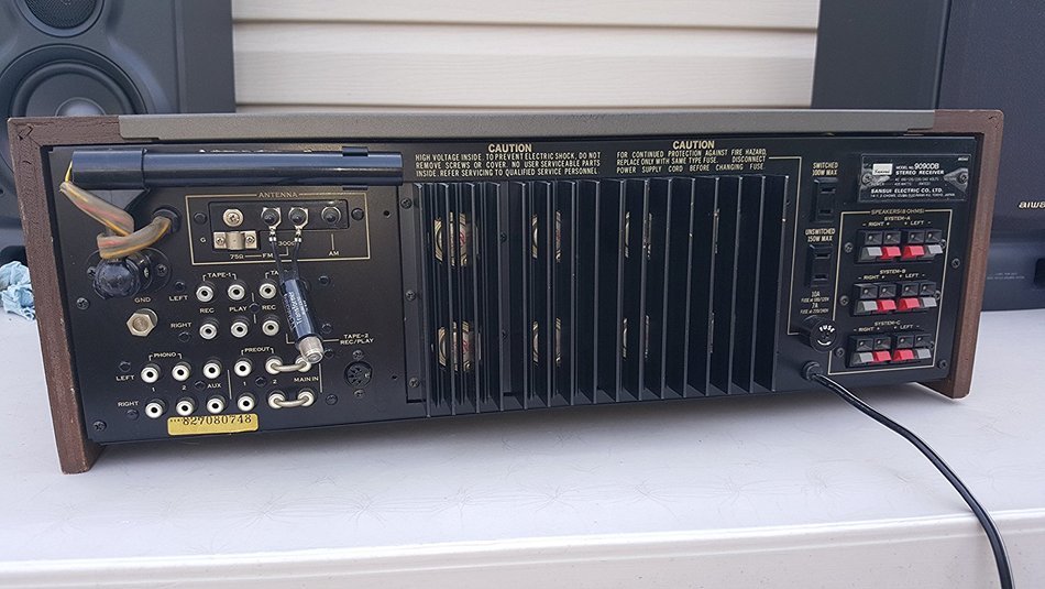 SANSUI 9090DB STEREO RECEIVER VINTAGE (1975-1979) 125 WPC(RMS) / 8 OHMS