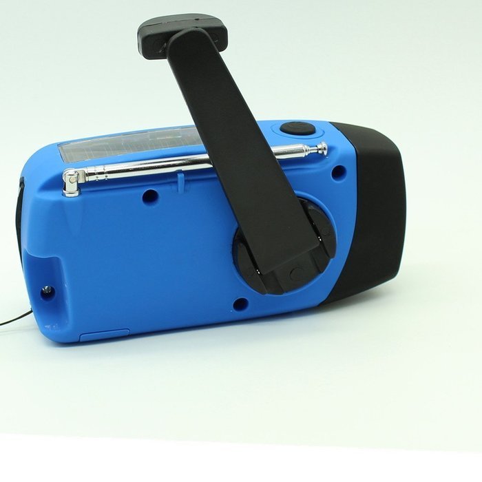 iRonsnow IS-088 Dynamo Emergency Solar Hand Crank Self Powered AM/FM/NOAA Weather Radio, LED Flashlight, Smart... N26