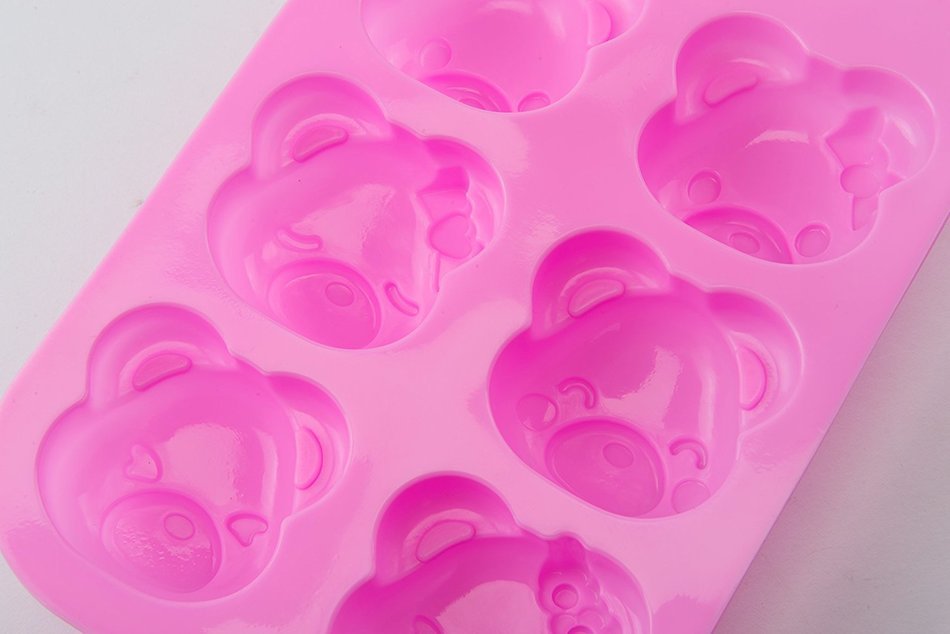 6 Cavity Multi-expression Winnie Cartoon Cake Cookie Mold