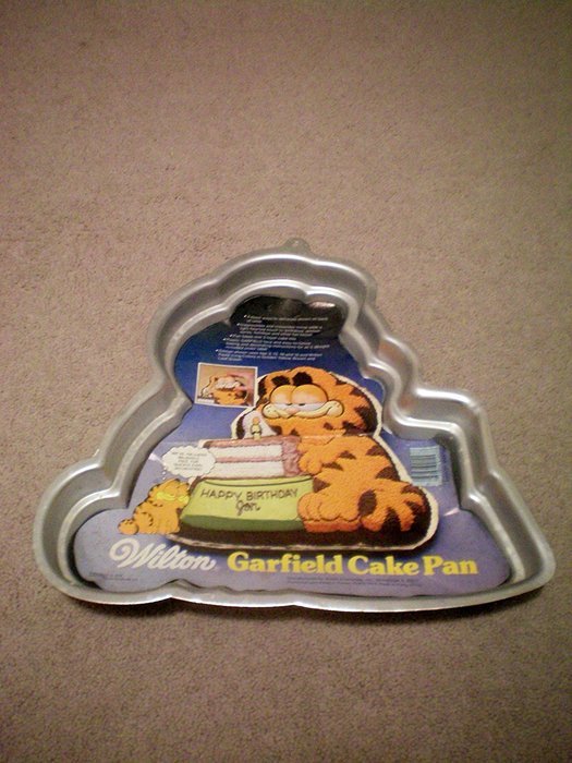 Wilton Garfield Cake Pan -- Birthday Garfield Cake -- Insert and Instructions Included [no plastic face]