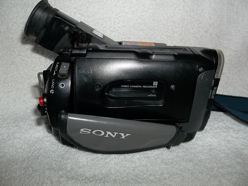 Sony Handycam CCD-TR67 16X Optical Zoom 64X Digital Zoom Video8 Camcorder NTSC N3