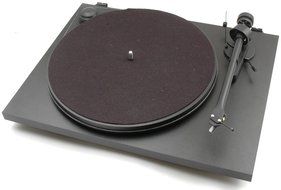 Pro-Ject Essentail II Turntable - Matte Red N41