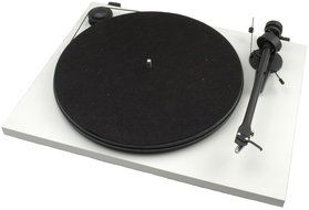 Pro-Ject Essentail II Turntable - Matte Red N42