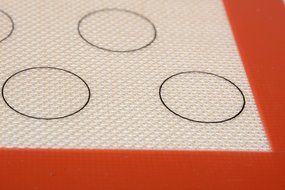 100% food grade silicone baking mat for macaron 44 circles white 11.8 X 15.7 inch N6