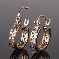 Hollow design engagement 18K Gold Platinum filled modish Huggie earring N3