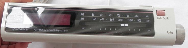 G E Spacemaker AM/FM Radio with Led Display Clock Model No 7-4212B N3