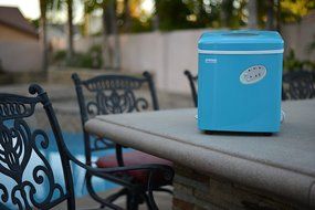 NewAir AI-100R 28-Pound Portable Icemaker, Red N8