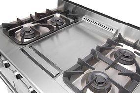DRGB3601 36" Pro-Style Gas Range With 4 Sealed Burners, 18,500 BTU Infrared Griddle, 5.2 cu. ft. Manual Clean...