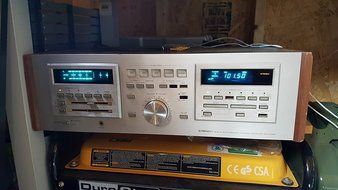 PIONEER SX-D7000 QUARTZ SYNTHESIZED RECEIVER VINTAGE (1980) 120WPC INTO 8OHMS N2