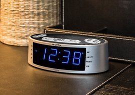 iTOMA Alarm Clock Radio with Digital AM FM, Dual Alarm with Snooze and Sleep Timer, Dimmer Control, Auto Time... N4
