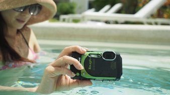 Olympus TG-870 Tough Waterproof Digital Camera (White) - International Version N5