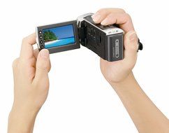 Sony HDR-CX100 AVCHD HD Camcorder with Smile Shutter &amp; 10x Optical Zoom (Black) (Discontinued by Manufacturer) N10
