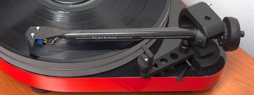 Pro-Ject RPM5 Carbon DC Turntable with Blue Point II Cartridge- White N6