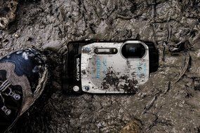 Olympus TG-870 Tough Waterproof Digital Camera (White) - International Version N10