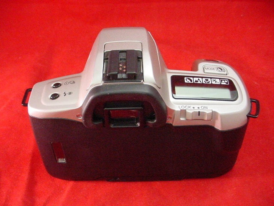 MD) MINOLTA MAXXUM QTSI W/ STRAP