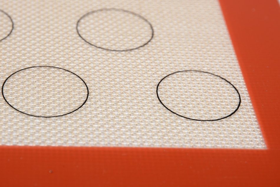 100% food grade silicone baking mat for macaron 44 circles white 11.8 X 15.7 inch N6