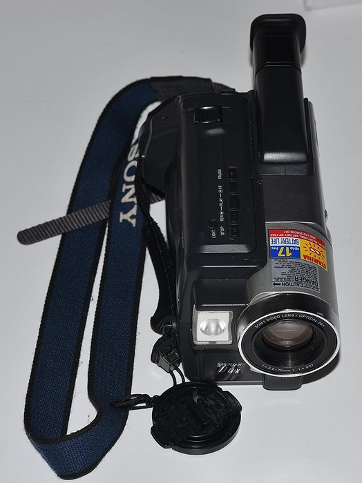 Sony CCD-TRV68 Hi8 Camcorder (Discontinued by Manufacturer) N4