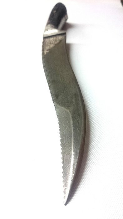 Hand made, Cretan , Damascus Knife, With Silver Carved, 180 Layers N9