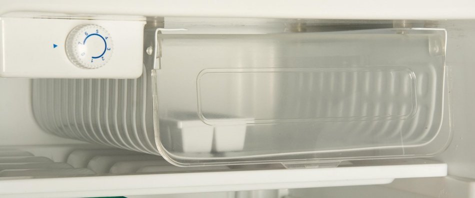 Haier HC27SF22RB 2.7 Cubic Feet Refrigerator/Freezer, Black N10