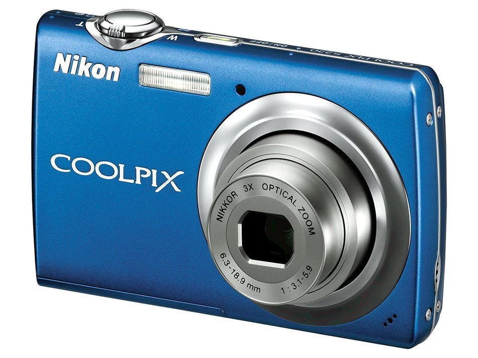 Nikon Coolpix S220 10MP Digital Camera with 3x Optical Zoom and 2.5 inch LCD (Graphite Black) N4