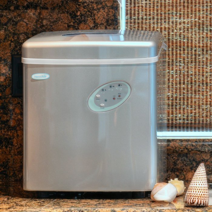 NewAir AI-100R 28-Pound Portable Icemaker, Red N17
