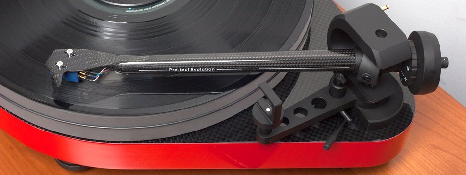 Pro-Ject RPM5 Carbon DC Turntable with Blue Point II Cartridge- White N6