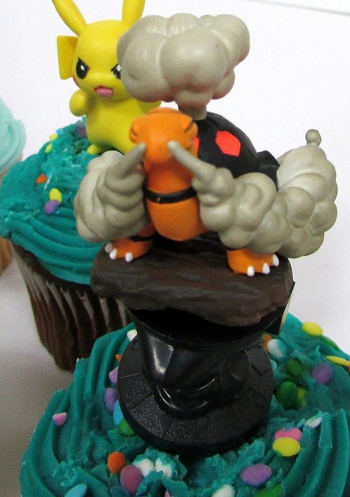 POKEMON GO 14 Piece Birthday CUPCAKE Topper Featuring Random Pokemon Figures, Poke Balls, and More N3