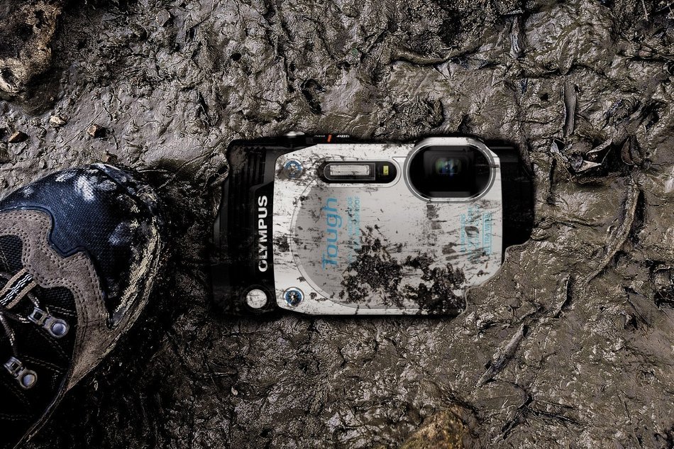 Olympus TG-870 Tough Waterproof Digital Camera (White) - International Version N10