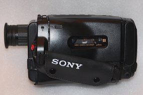 Sony CCD-TR64 Video8 8mm Camcorder with 12x Optical Zoom N3