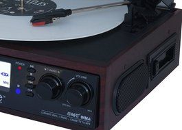 Boytone BT-19DJM-C 3-speed Turntable, 2 Built in Speakers Large Digital Display AM/FM, Cassette, USB/SD/AUX/MP3... N7