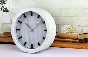 European Retro Antique Style 3D Rivet Desk Clock Roman Numbers Alarm Clock Silent Clock N2