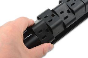Cable Matters 6-Rotating Outlet Surge Protector Power Strip with 3.4A Dual USB Charging N8