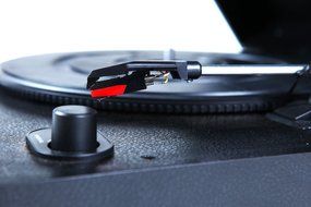 TechPlay ODC5E-BK AC/DC Portable suitcase 3 SPEED TURNTABLE WITH PC LINK AND BUILT-IN SPEAKER N3