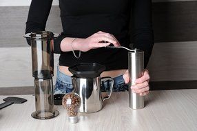 Gorfields Manual Coffee Grinder &ndash; Maker of Single Cup Brew &ndash; Adjustable Hand Crank, Conical Burr, Fine to Coarse...