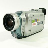 Canon Optura 20 MiniDV Camcorder with 3.5-inch LCD and 16x Optical Zoom (Discontinued by Manufacturer)