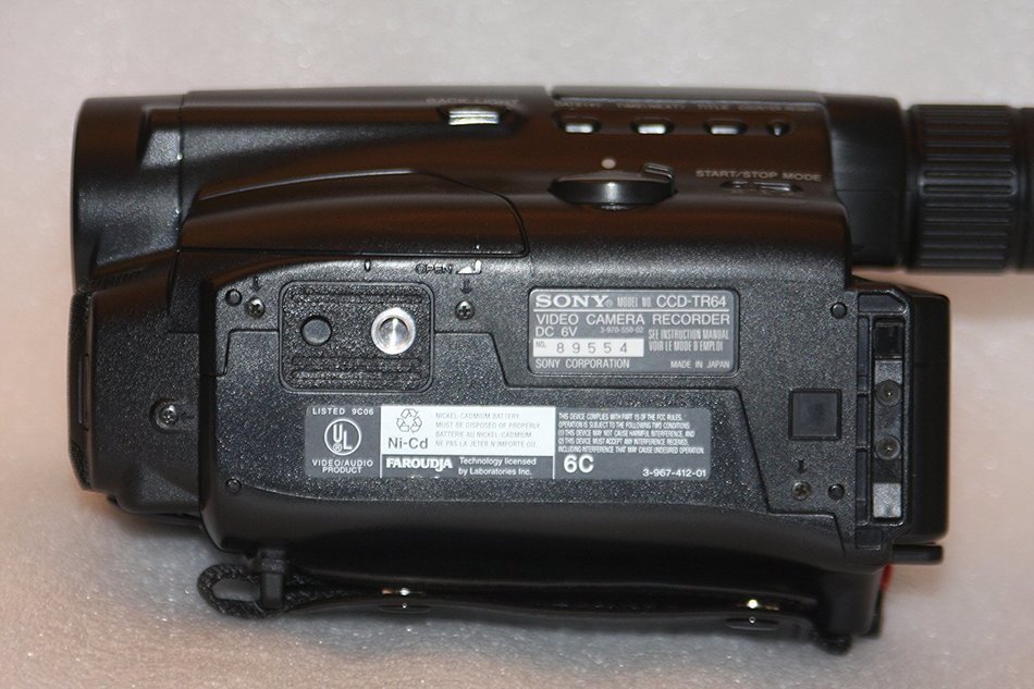 Sony CCD-TR64 Video8 8mm Camcorder with 12x Optical Zoom N2