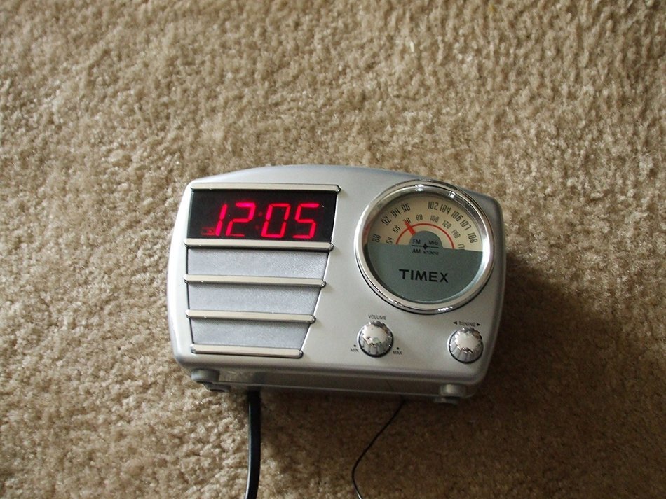TIMEX Retro Alarm Clock Radio T247S