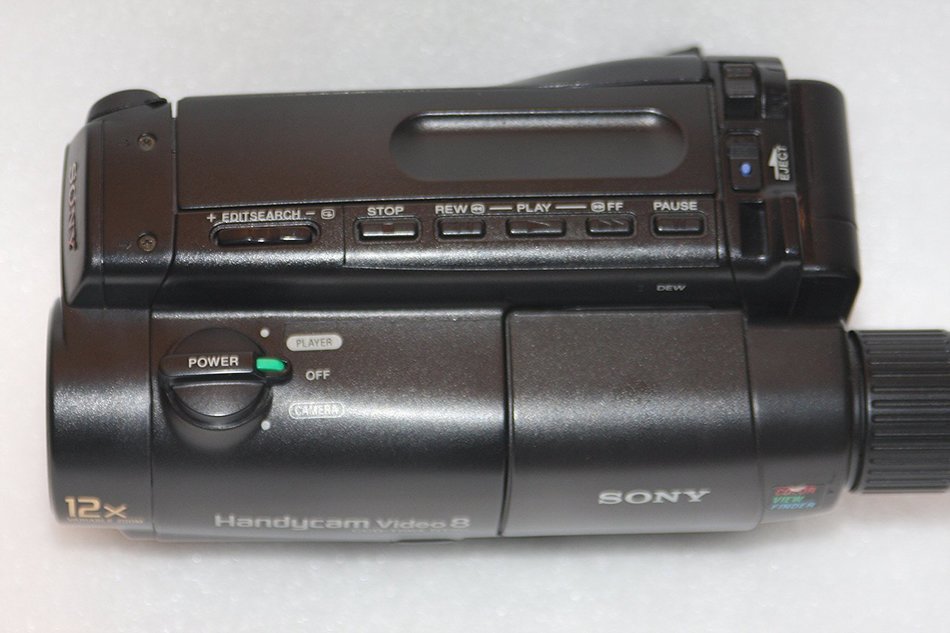 Sony CCD-TR64 Video8 8mm Camcorder with 12x Optical Zoom N5