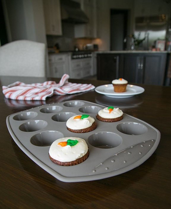Internet&rsquo;s Best Silicone Muffin Pan | 12 Cup | Cupcake Tray | Cake Baking Mold | BPA Free | Dishwasher Safe N4