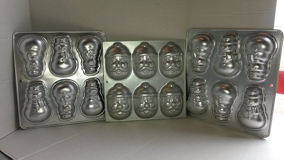 2 x Wilton Aluminum Mini Snowman Pan ( 3105-472, 1992) & Mini Holiday Santa Faces Cake Pan (502-3878, 1983) Muffin...