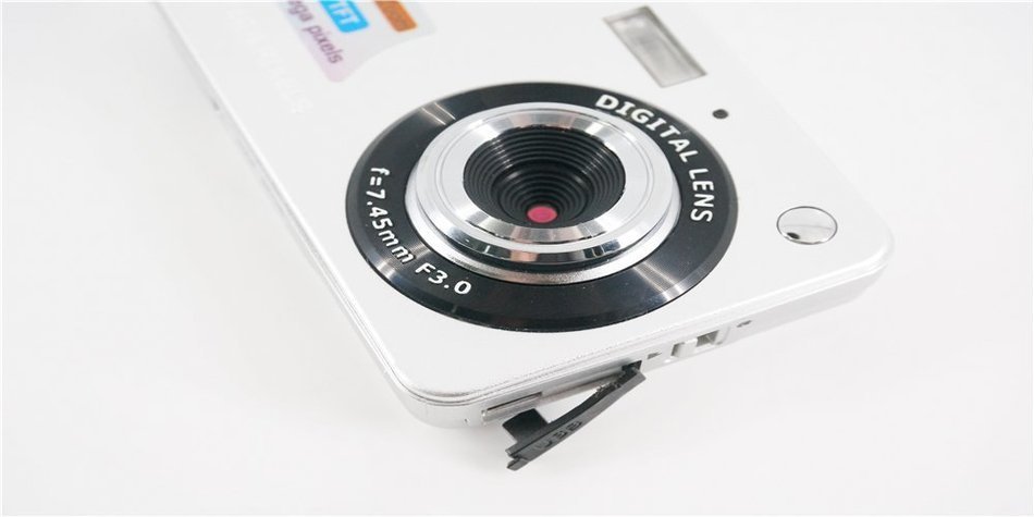 HugeCameraShop DC-530I 18MP 2.7-Inch LCD Screen Prinsam Digital Camera (Silver) N3