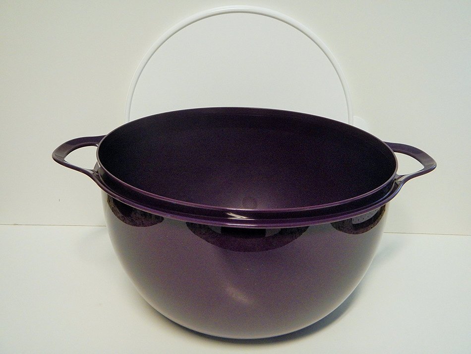 Tupperware 42 Cup Thatsa Mega Bowl in Deep Purple