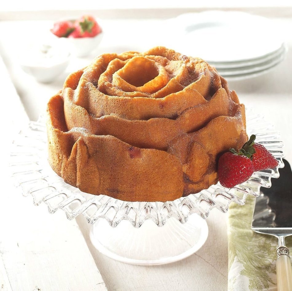 Nordic Ware 54148 Rose Bundt Cake Pan