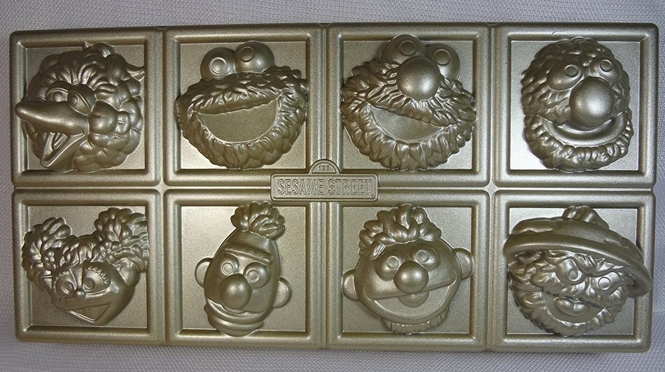 Williams-Sonoma 123 SESAME STREET PULL-APART Block Cake Pan with COOKIE MONSTER, GROVER, BIG BIRD, BERT, ERNIE...