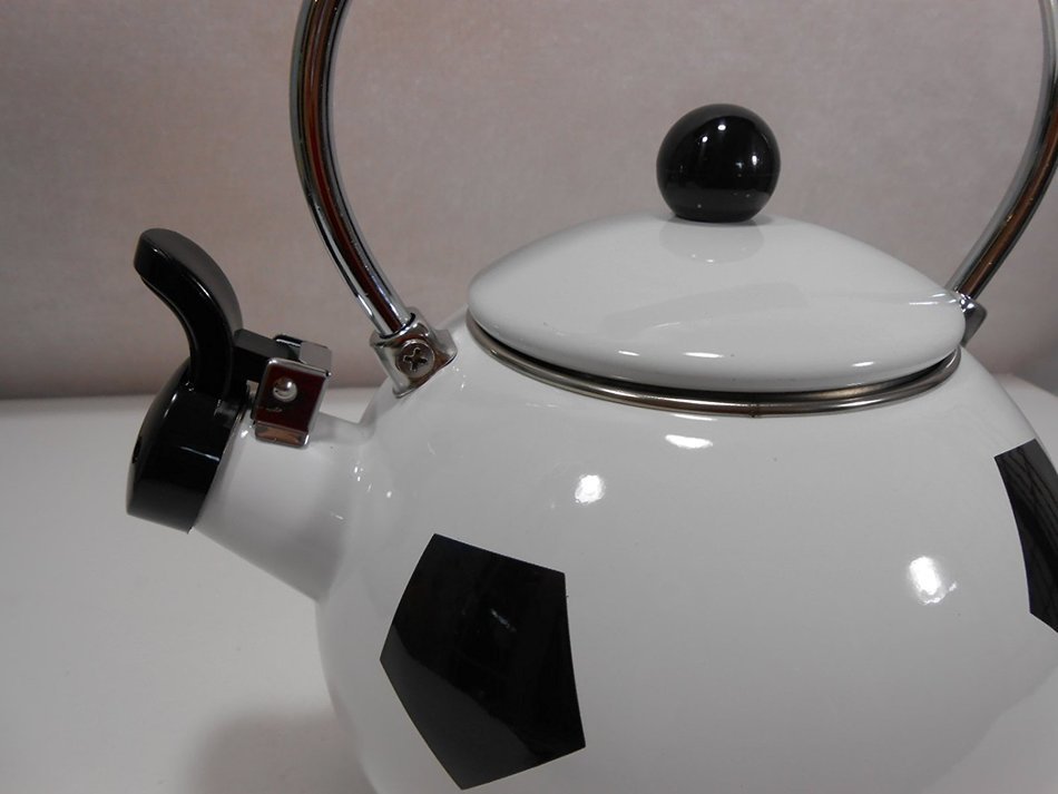 Novelty Soccer Ball Tea Kettle Enamel on Steel 2.5 Qts N4