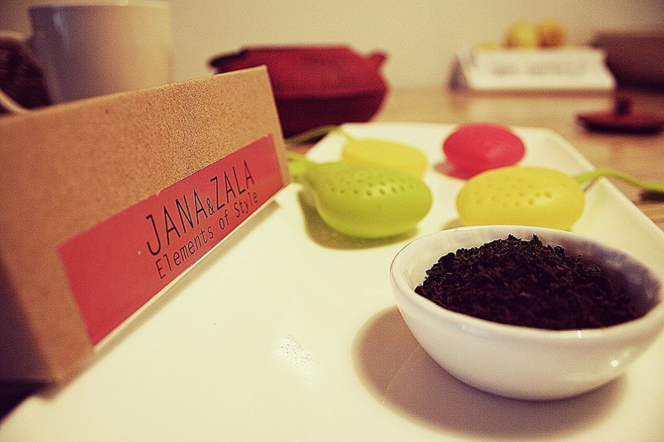 Fruitea Tea Infuser - 4 Silicone Tea Strainers. Tea filter for Loose Leaf Tea in shape of fruits by J&Z (strawberry...
