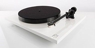 REGA PLANAR P1 TURNTABLE WITH CARTRIDGE - WHITE
