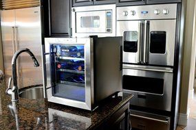 NewAir AW-281E 28 Bottle Thermoelectric Wine Cooler N11